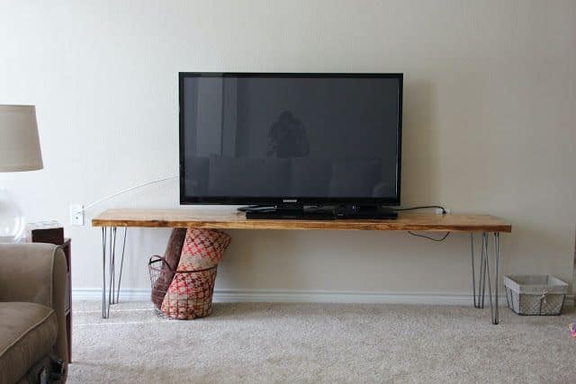 19.-Simple-Table-TV-Stand.jpg