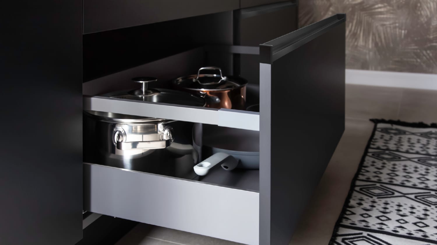 Заглушка боковая ZnAl L-LINE